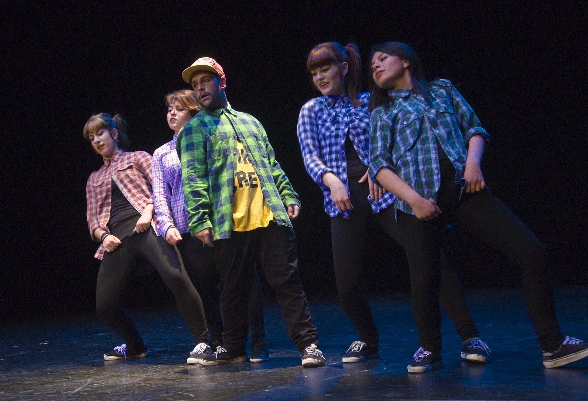 Exhibiciones Juveniles de Danza Oriental, Capoeira, Guitarra, Baile Moderno y Urbano, Hip-hop, Break y  D’Js