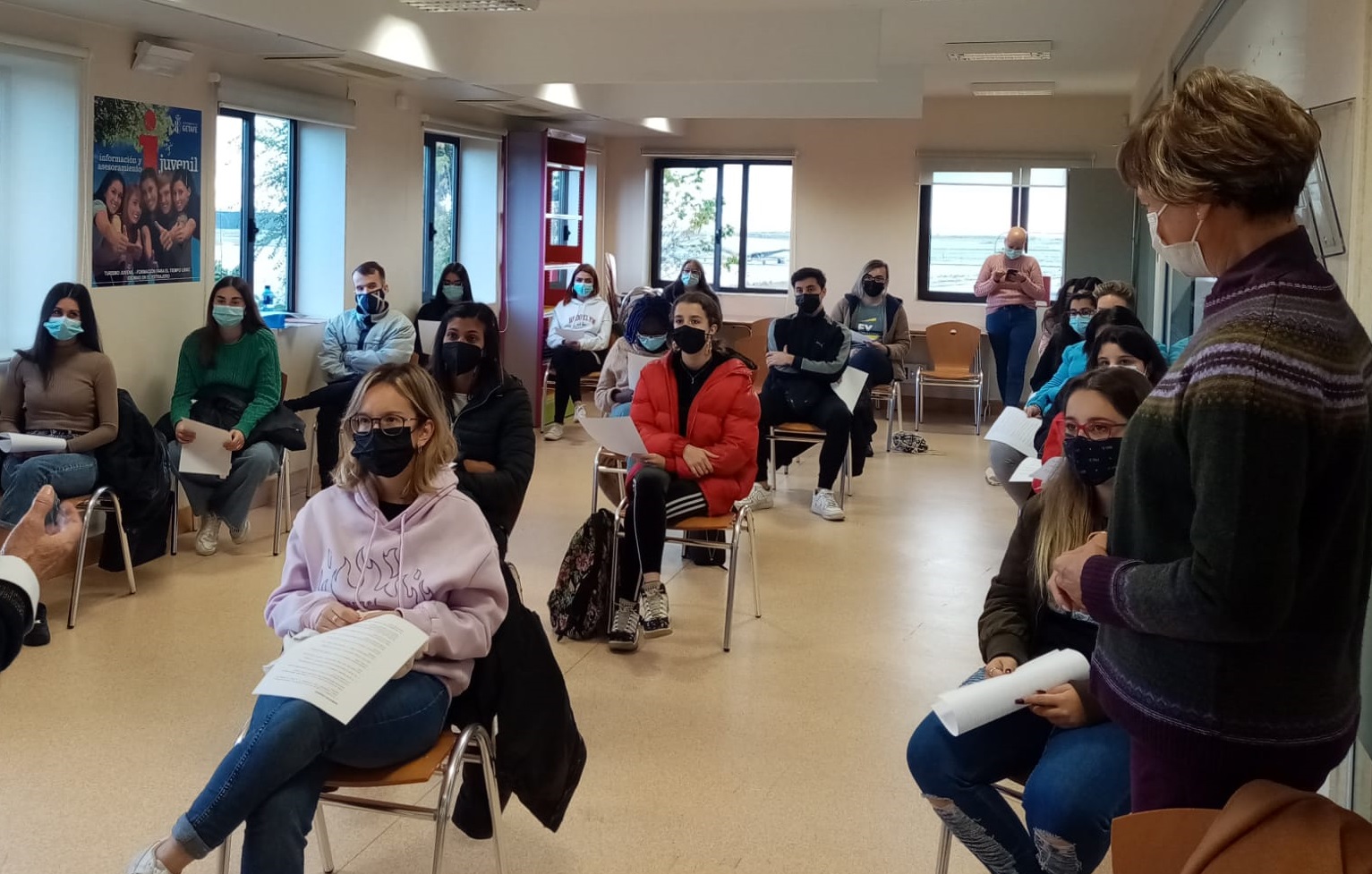 25 jóvenes de Getafe comienzan el curso de Monitor de comedor y ruta escolar en el Espacio Getafe Joven